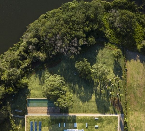 PORTO FELIZ – BRAZIL The mimetic house by Marcio Kogan